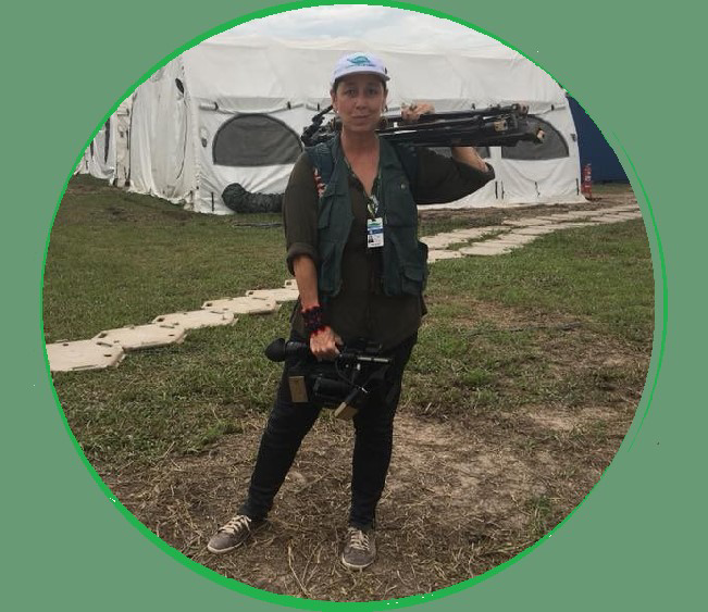 Maria de Fátima Santágata em campo, na Amazônia