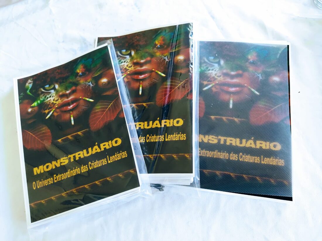 Exemplares do roteiro Monstruário