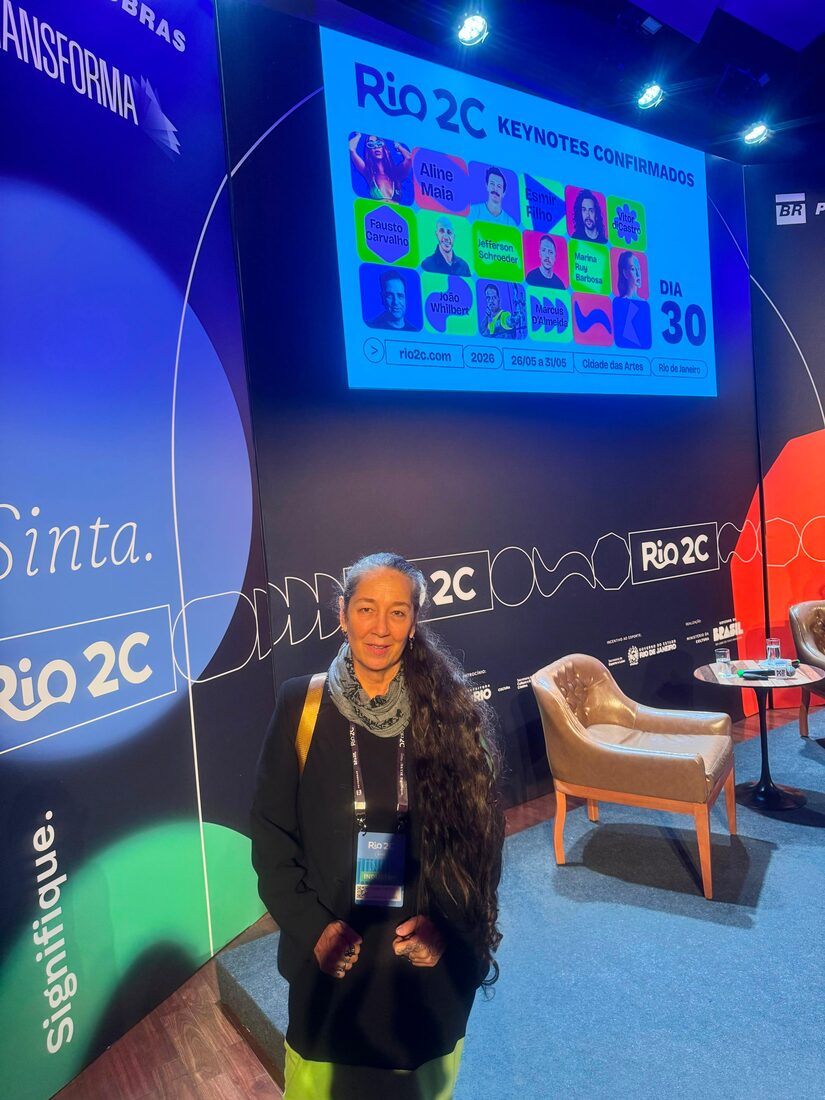 Fátima Santágata no palco de keynotes do Rio2C 2026